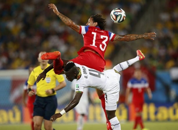 the-uss-jermaine-jones-and-ghanas-daniel-opare-collide-while-floating-through-the-air-to-get-the-ball